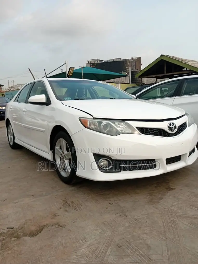 Toyota Camry SE Sport 4dr Sedan (2.5L 4cyl 6A) 2014 White