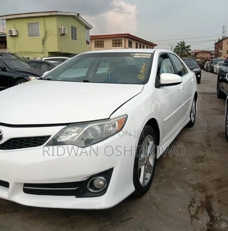 Toyota Camry SE Sport 4dr Sedan (2.5L 4cyl 6A) 2014 White
