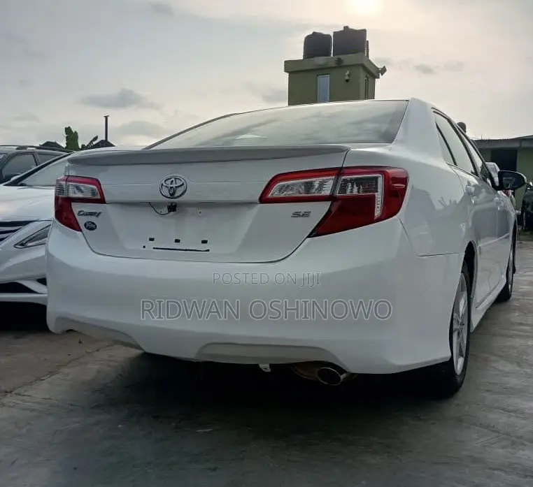 Toyota Camry SE Sport 4dr Sedan (2.5L 4cyl 6A) 2014 White
