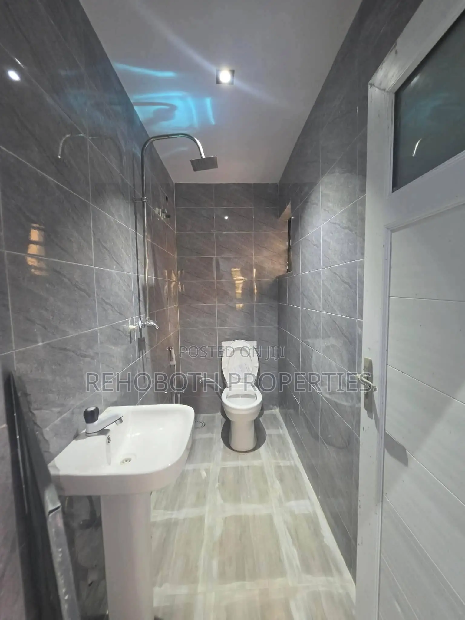 4bdrm Bungalow in Akoto Elebu, Akala Express for sale