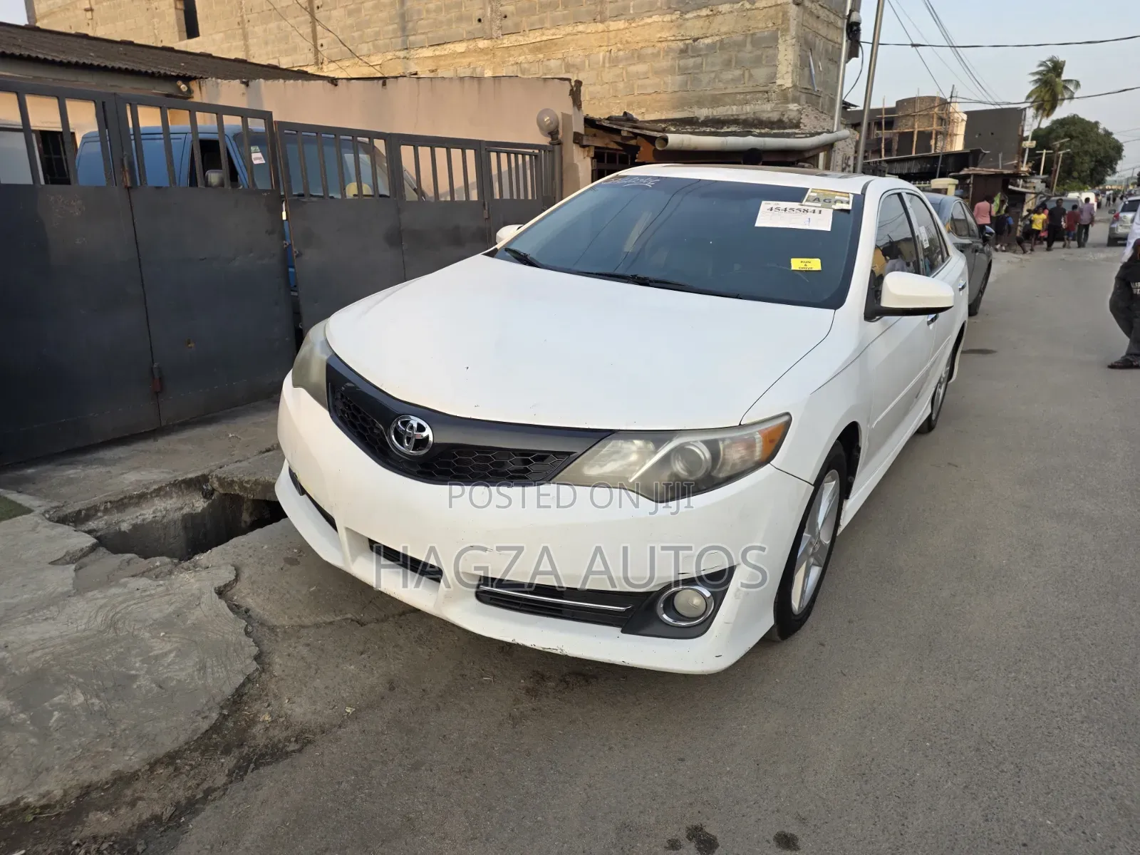 Toyota Camry SE Sport 4dr Sedan w/Prod. End 11/13 (2.5L 4cyl 6A) 2014