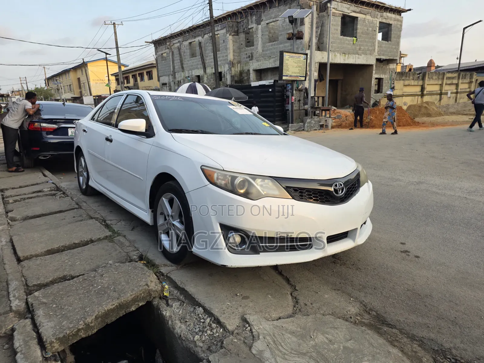 Toyota Camry SE Sport 4dr Sedan w/Prod. End 11/13 (2.5L 4cyl 6A) 2014
