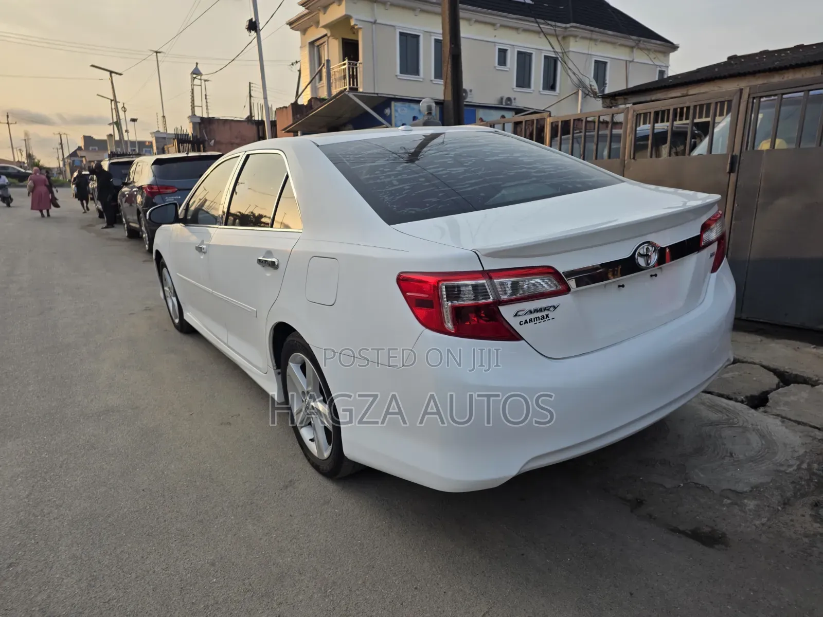 Toyota Camry SE Sport 4dr Sedan w/Prod. End 11/13 (2.5L 4cyl 6A) 2014