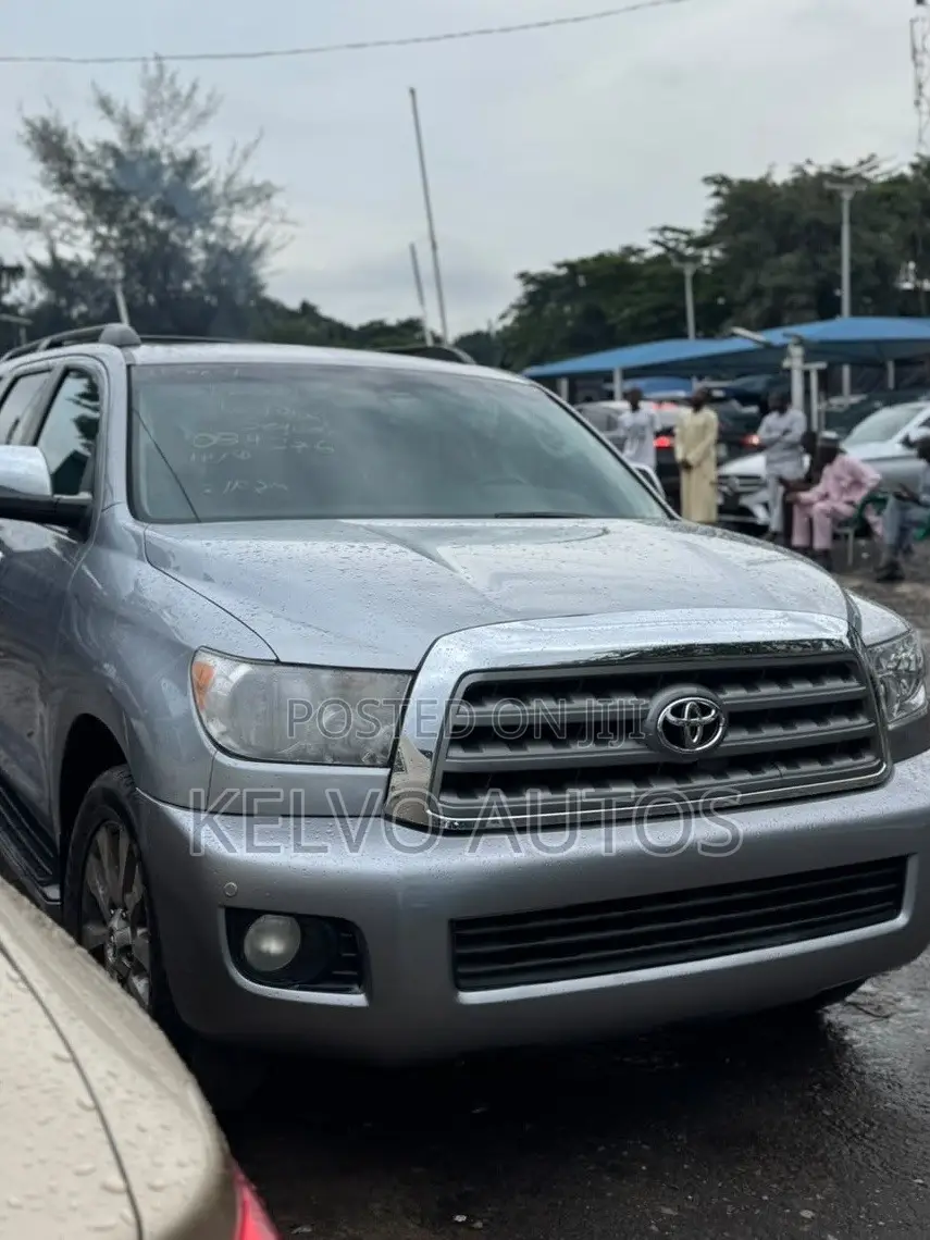 Toyota Sequoia 2010 Silver