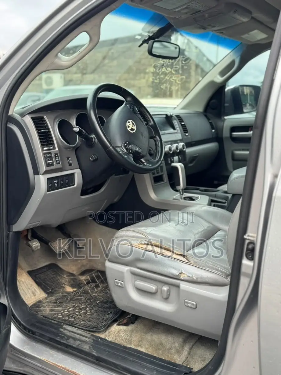 Toyota Sequoia 2010 Silver