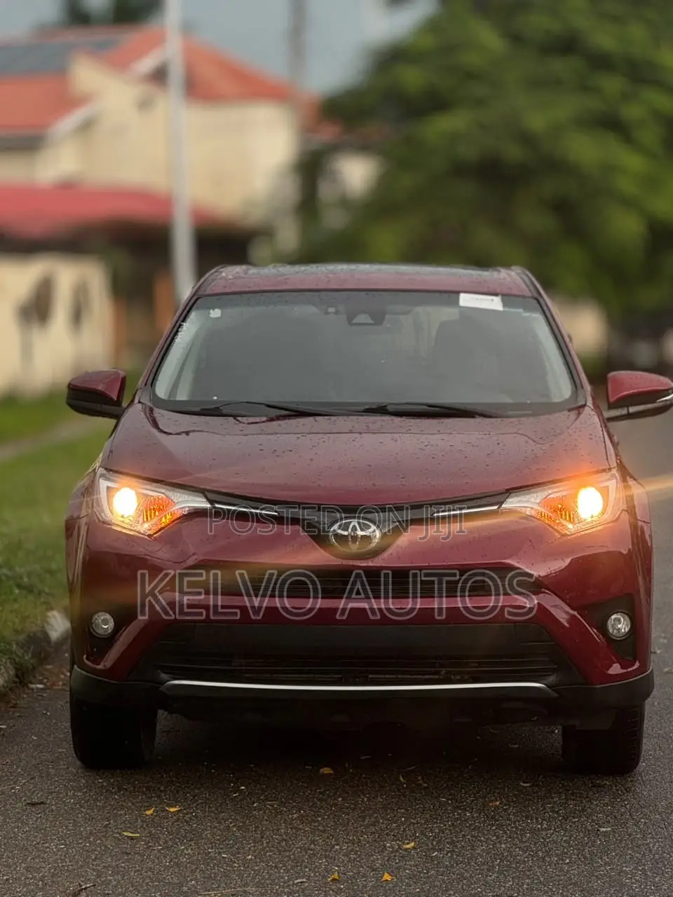 Toyota RAV4 XLE 4dr SUV (2.5L 4cyl 6A) 2018 Red