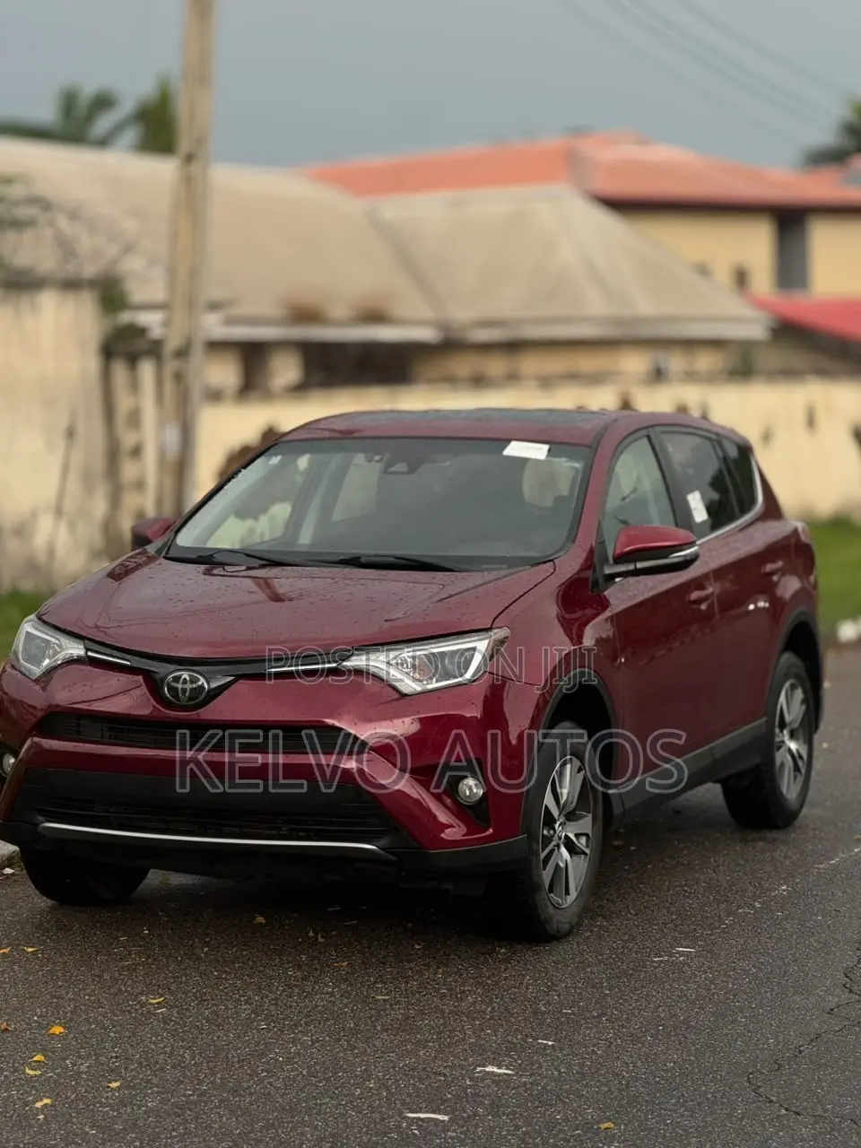 Toyota RAV4 XLE 4dr SUV (2.5L 4cyl 6A) 2018 Red