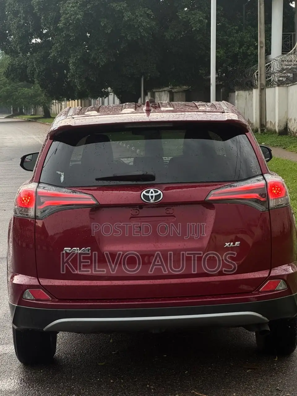 Toyota RAV4 XLE 4dr SUV (2.5L 4cyl 6A) 2018 Red