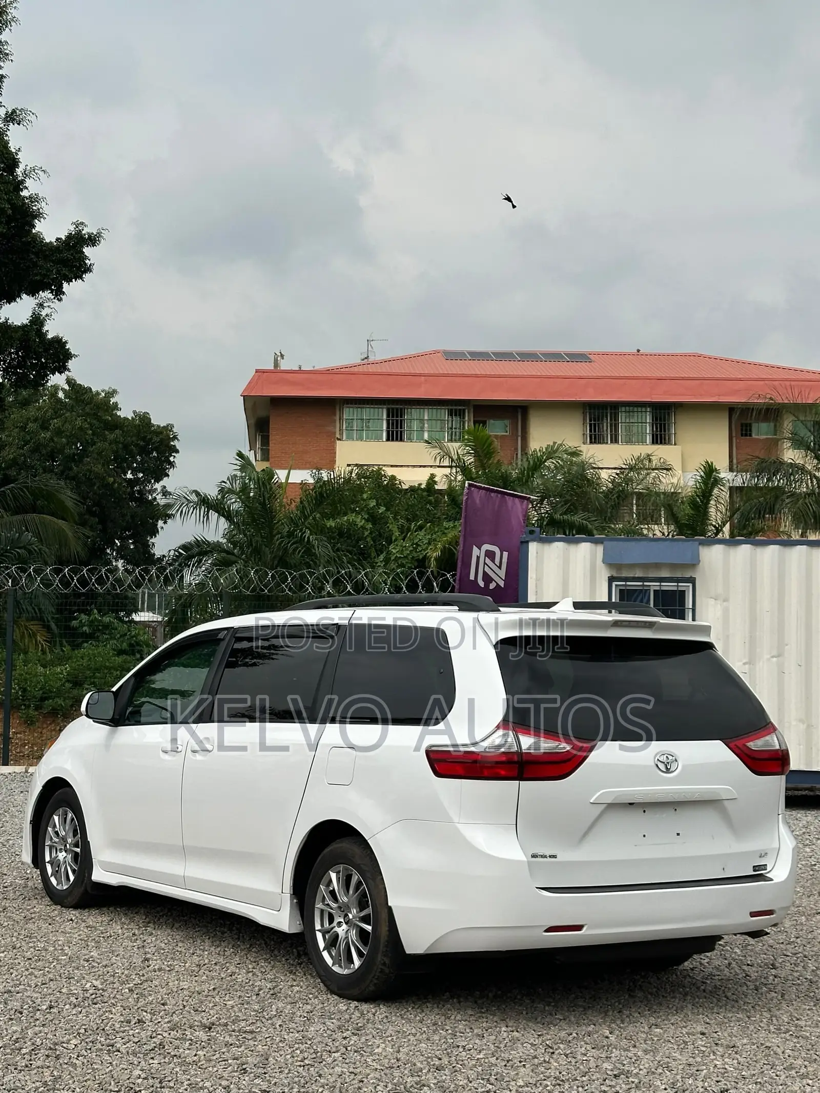 Toyota Sienna LE AWD (3.5L 6cyl 8A) 2018 White