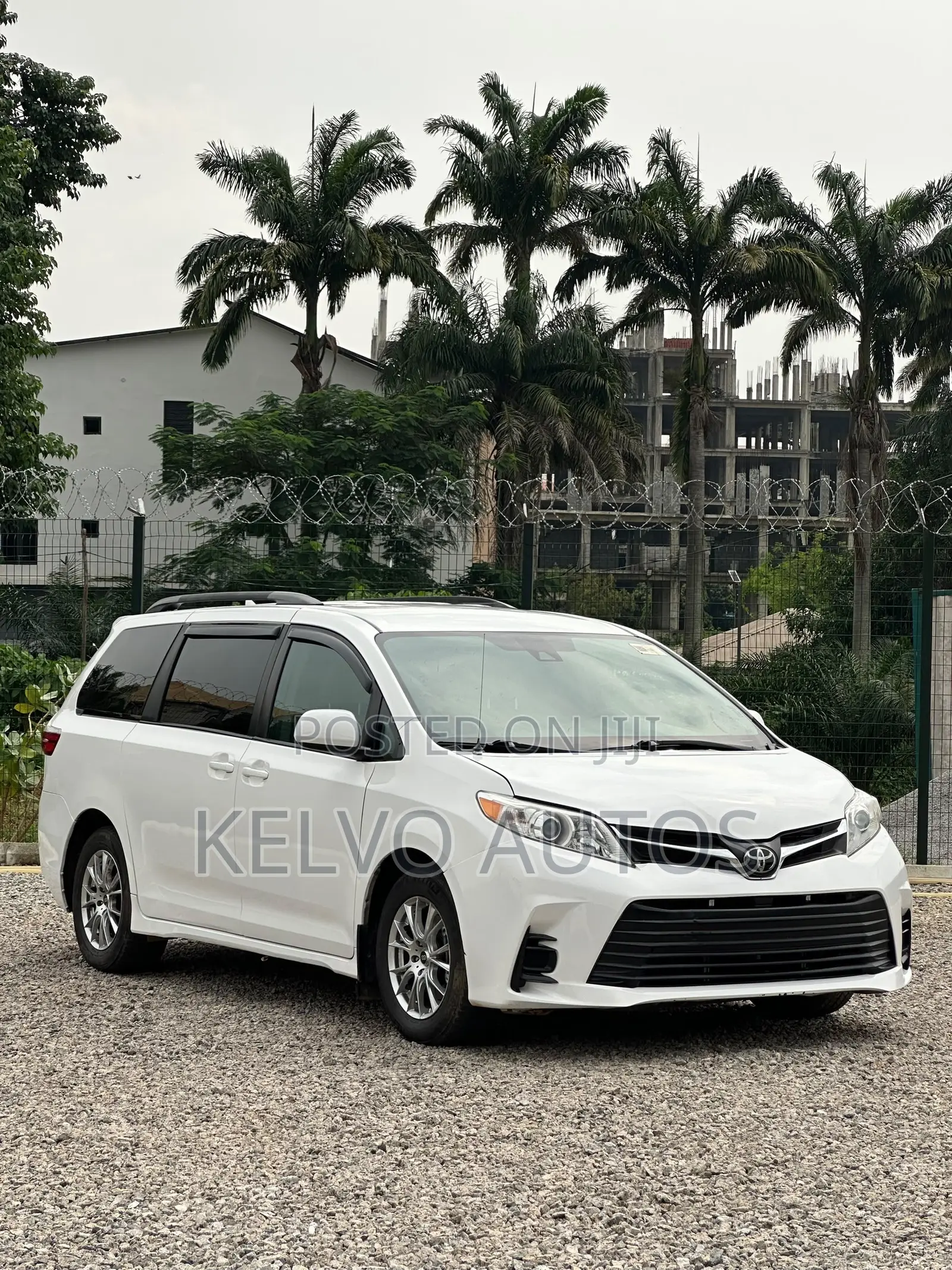 Toyota Sienna LE AWD (3.5L 6cyl 8A) 2018 White