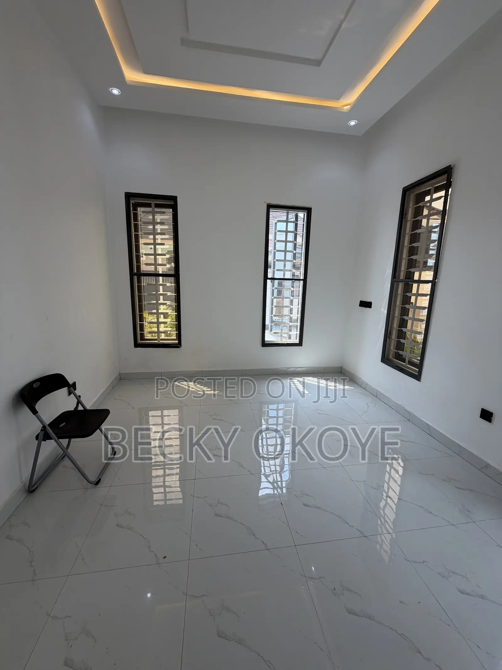 5bdrm Duplex in Apo for sale