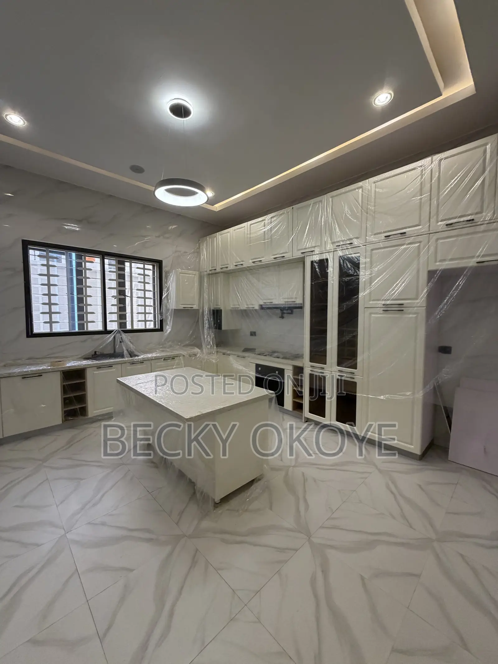 5bdrm Duplex in Apo for sale