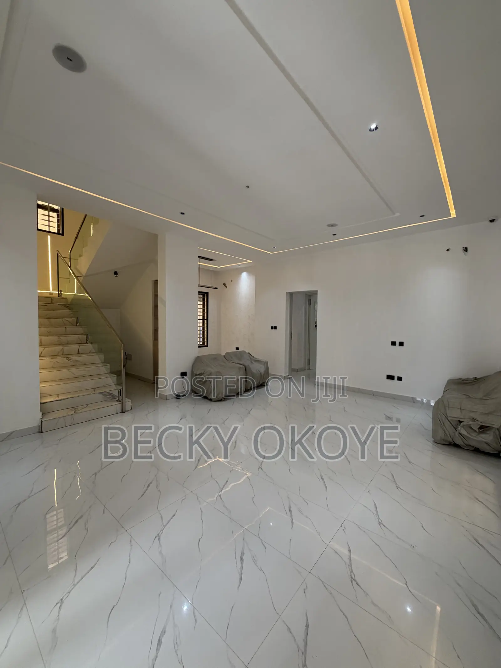 5bdrm Duplex in Apo for sale