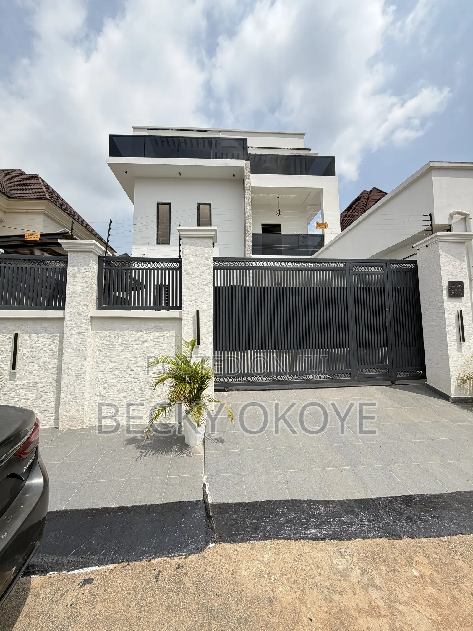 5bdrm Duplex in Apo for sale