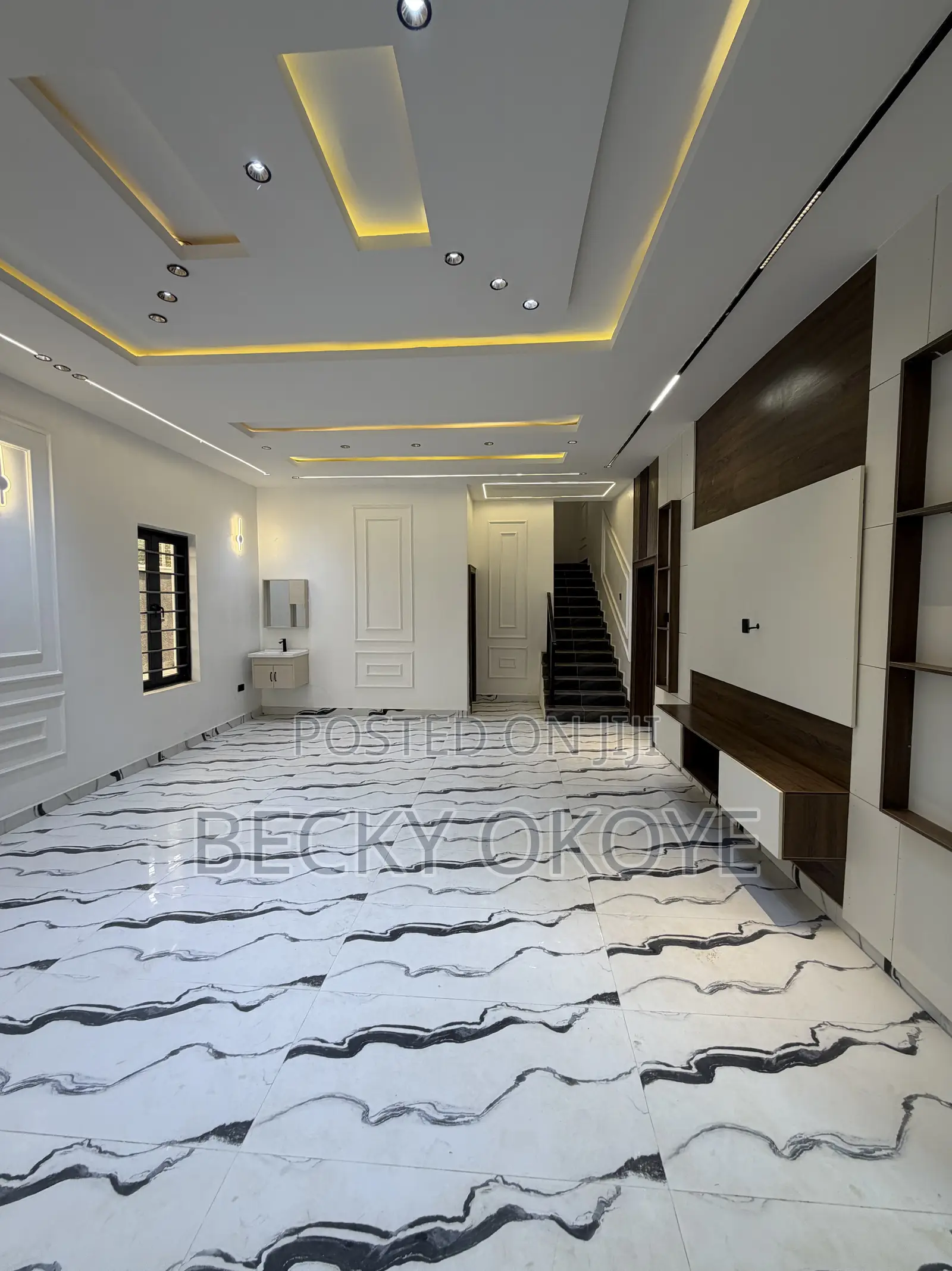 4bdrm Duplex in Gaduwa for sale