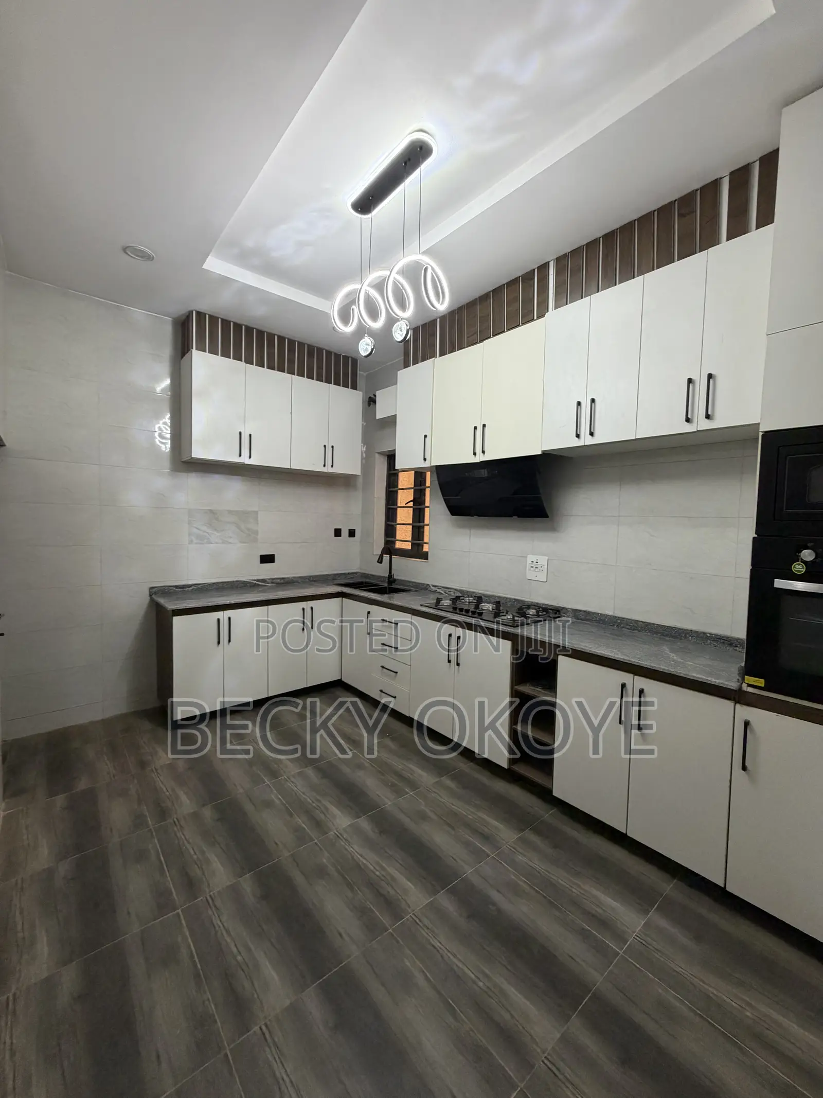 4bdrm Duplex in Gaduwa for sale