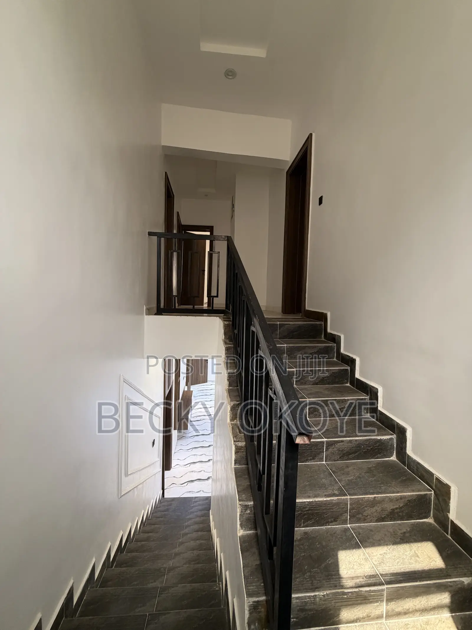 4bdrm Duplex in Gaduwa for sale