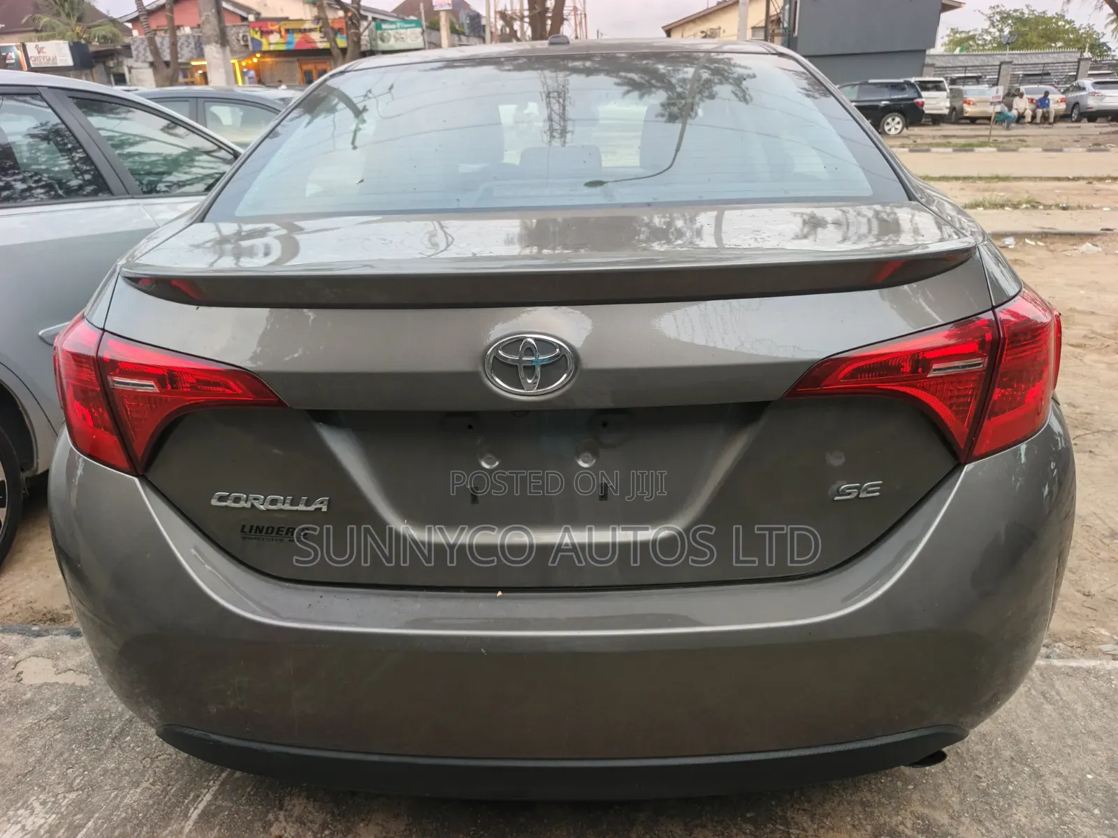 Toyota Corolla SE Special Edition 4dr Sedan (1.8L 4cyl CVT) 2017 Gray