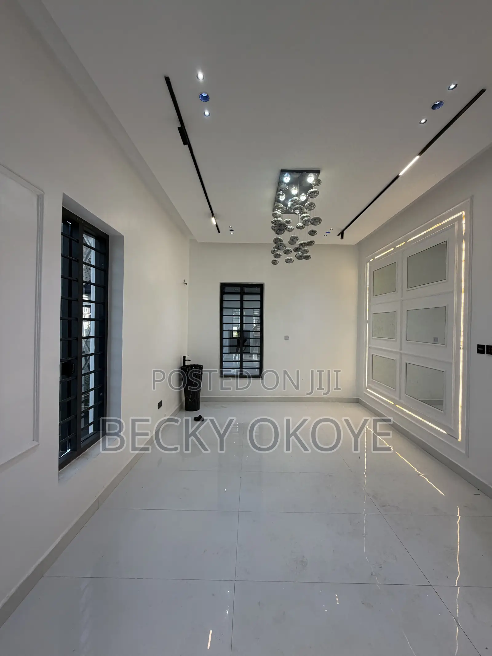 5bdrm Duplex in Sunny Vale Axis, Dakwo District for sale