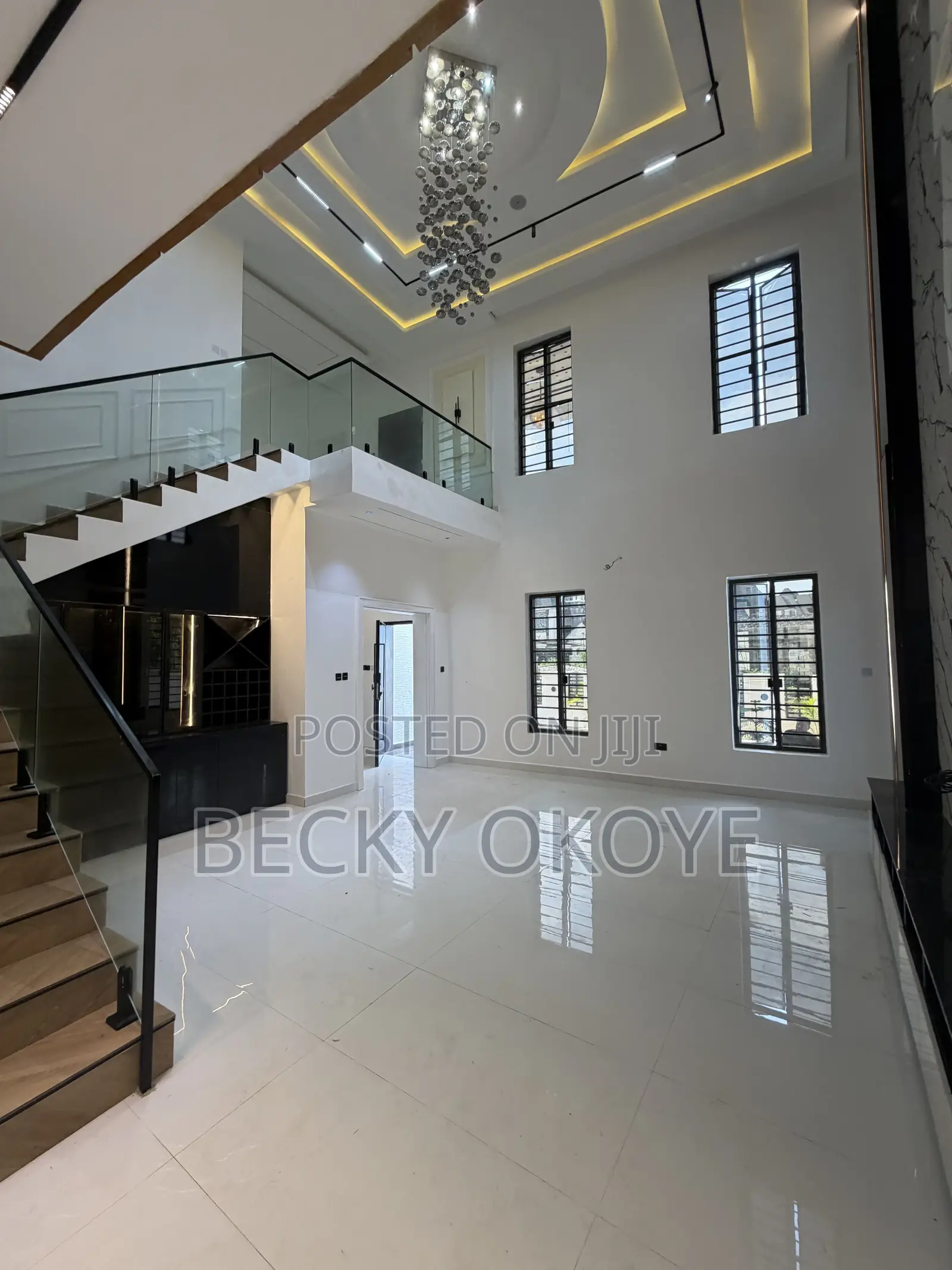 5bdrm Duplex in Sunny Vale Axis, Dakwo District for sale