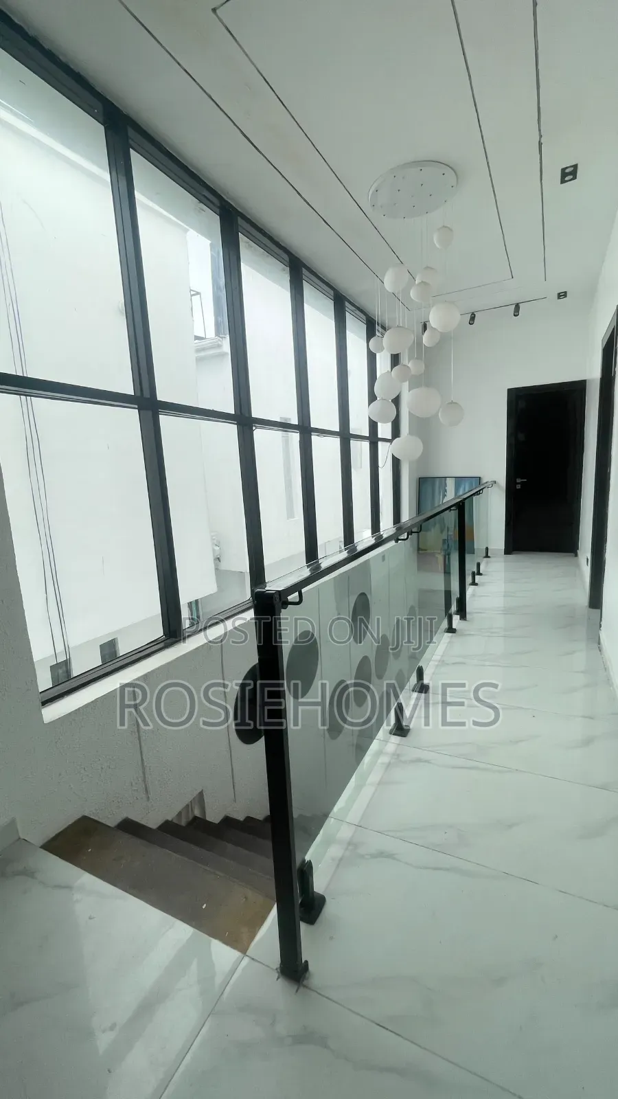 5bdrm Duplex in Cheers, Chevron for sale