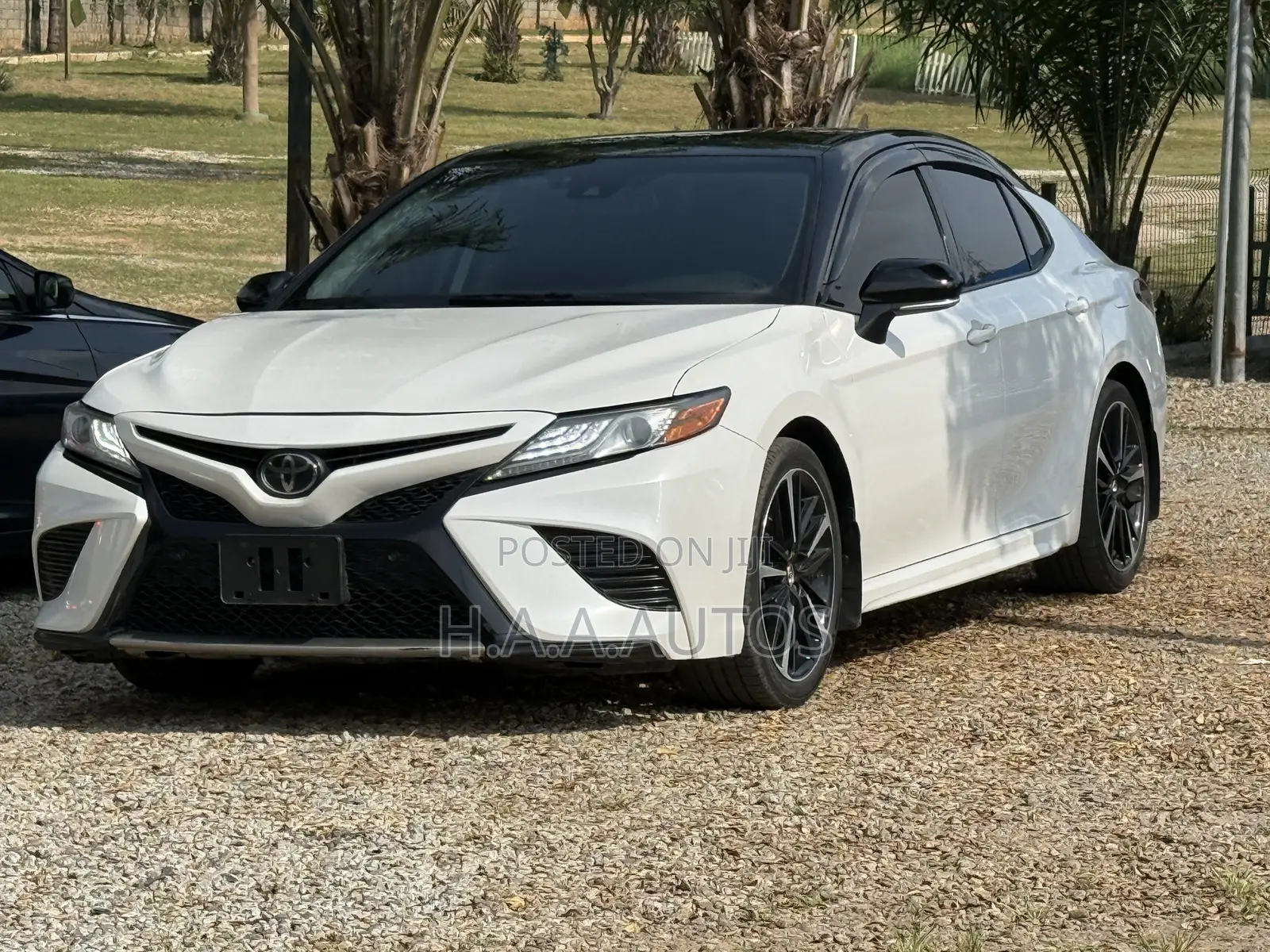 Toyota Camry SE FWD 2020 White