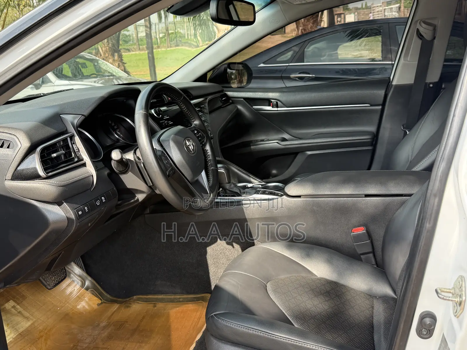 Toyota Camry SE FWD 2020 White