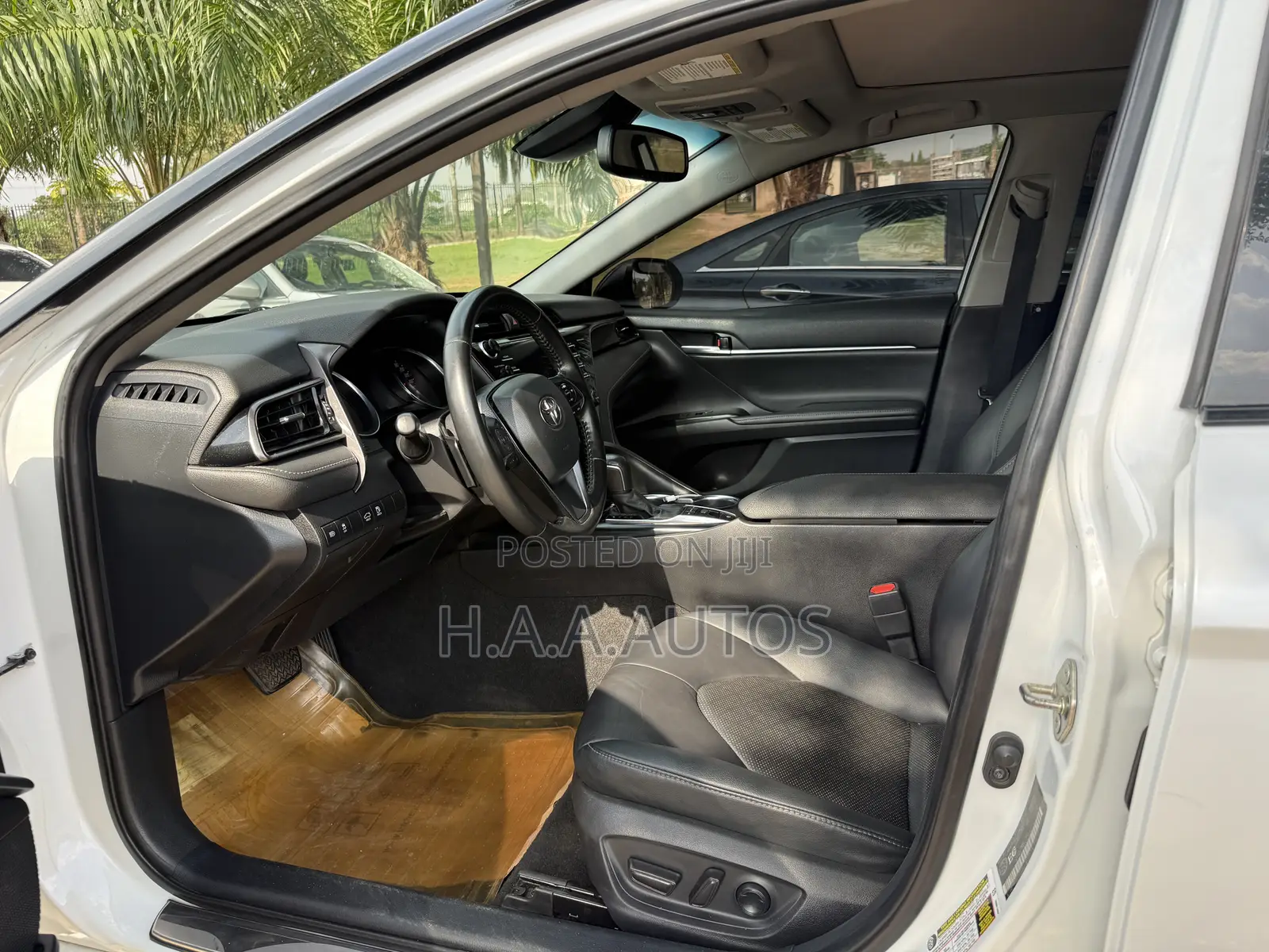 Toyota Camry SE FWD 2020 White