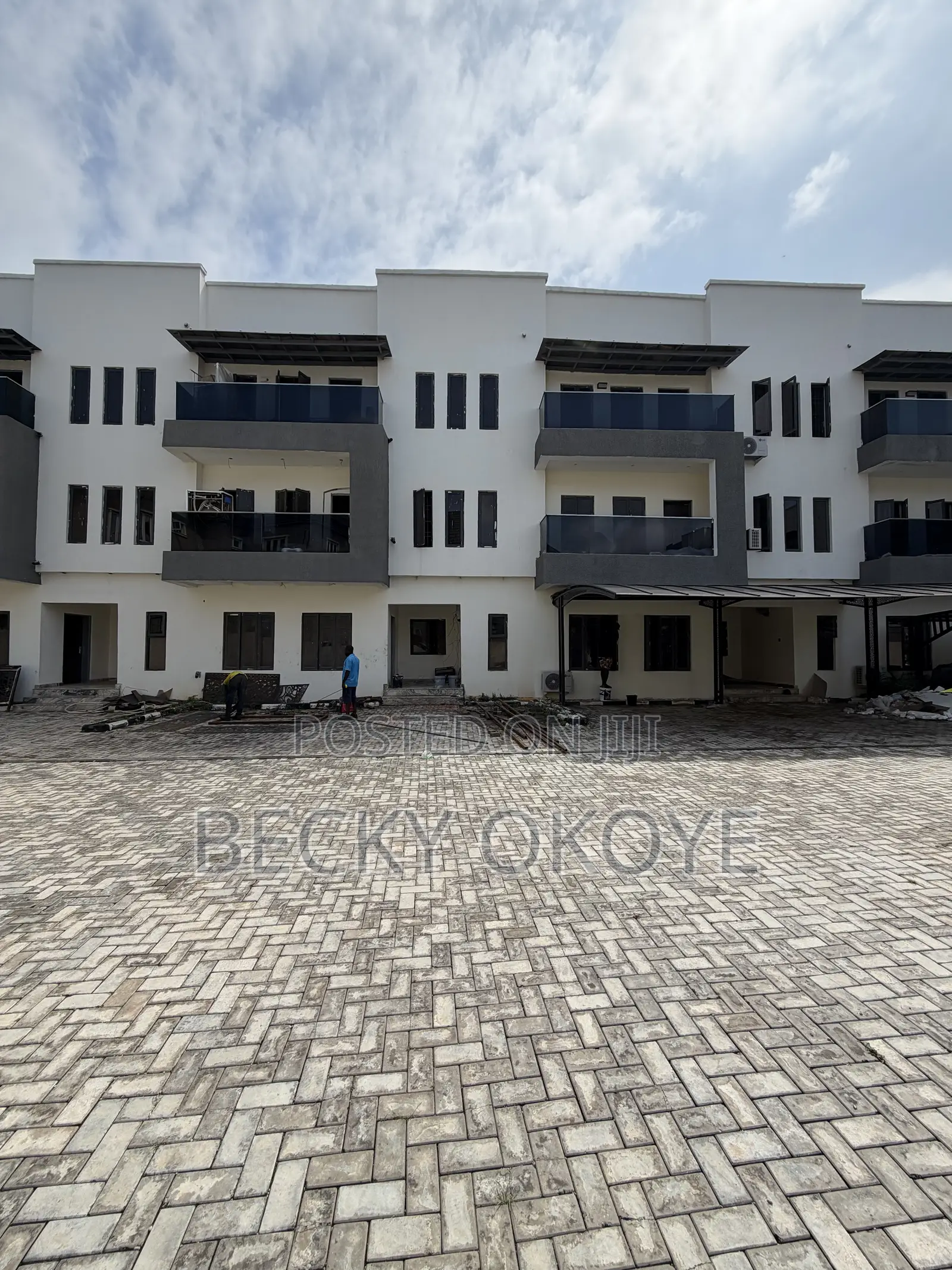 5bdrm Duplex in Mabushi for sale