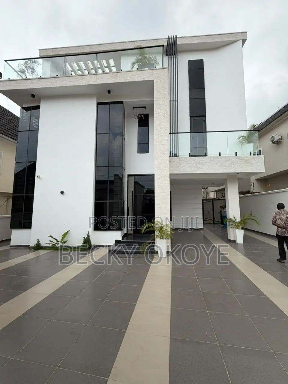 6bdrm Duplex in Apo for sale