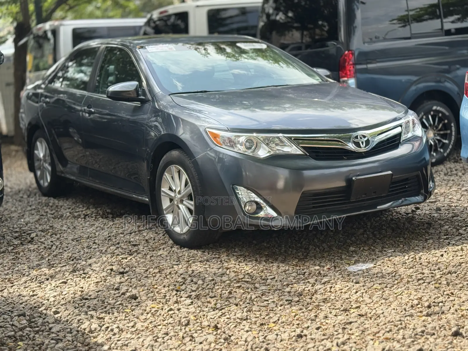 Toyota Camry XLE 4dr Sedan (2.5L 4cyl 6A) 2013 Gray