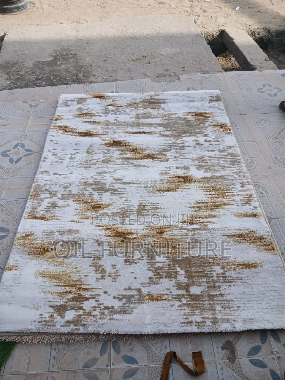 ​Modern Abstract Gold & White Rug - Brand New Area Rug