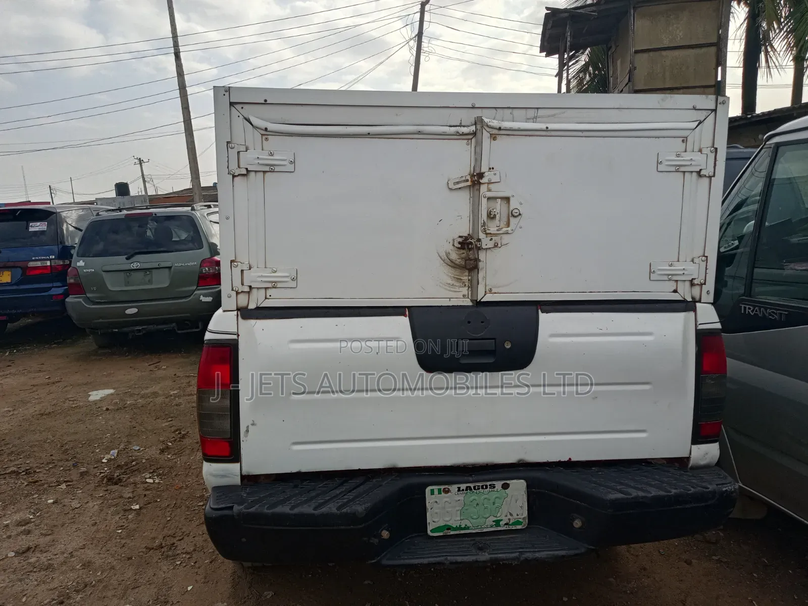 Nissan Frontier Standard 4x2 King Cab 116.1 In. WB 2003 White