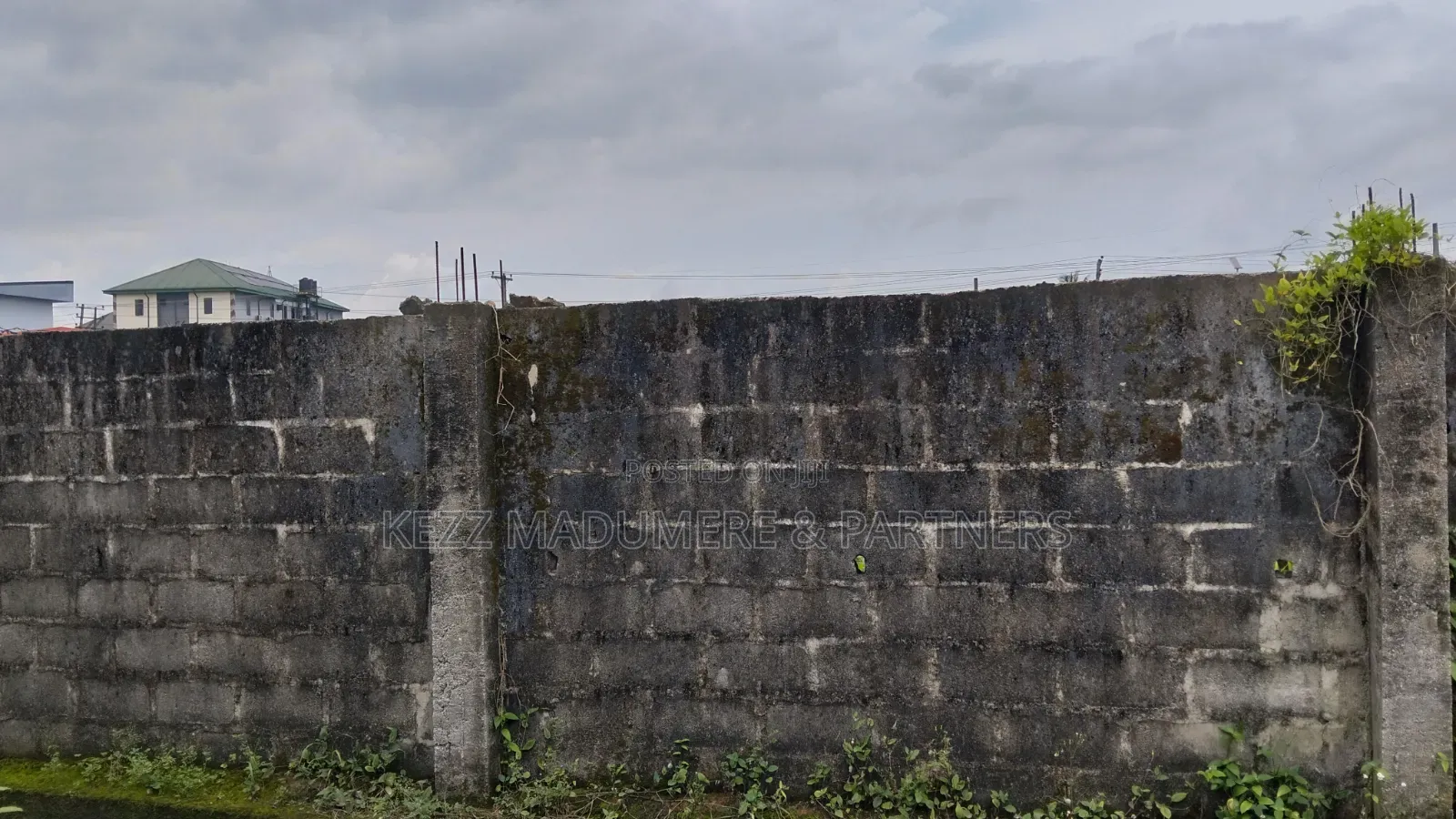 For Sale : 3 1⁄2 Plots With Old Building at D Line , Ph