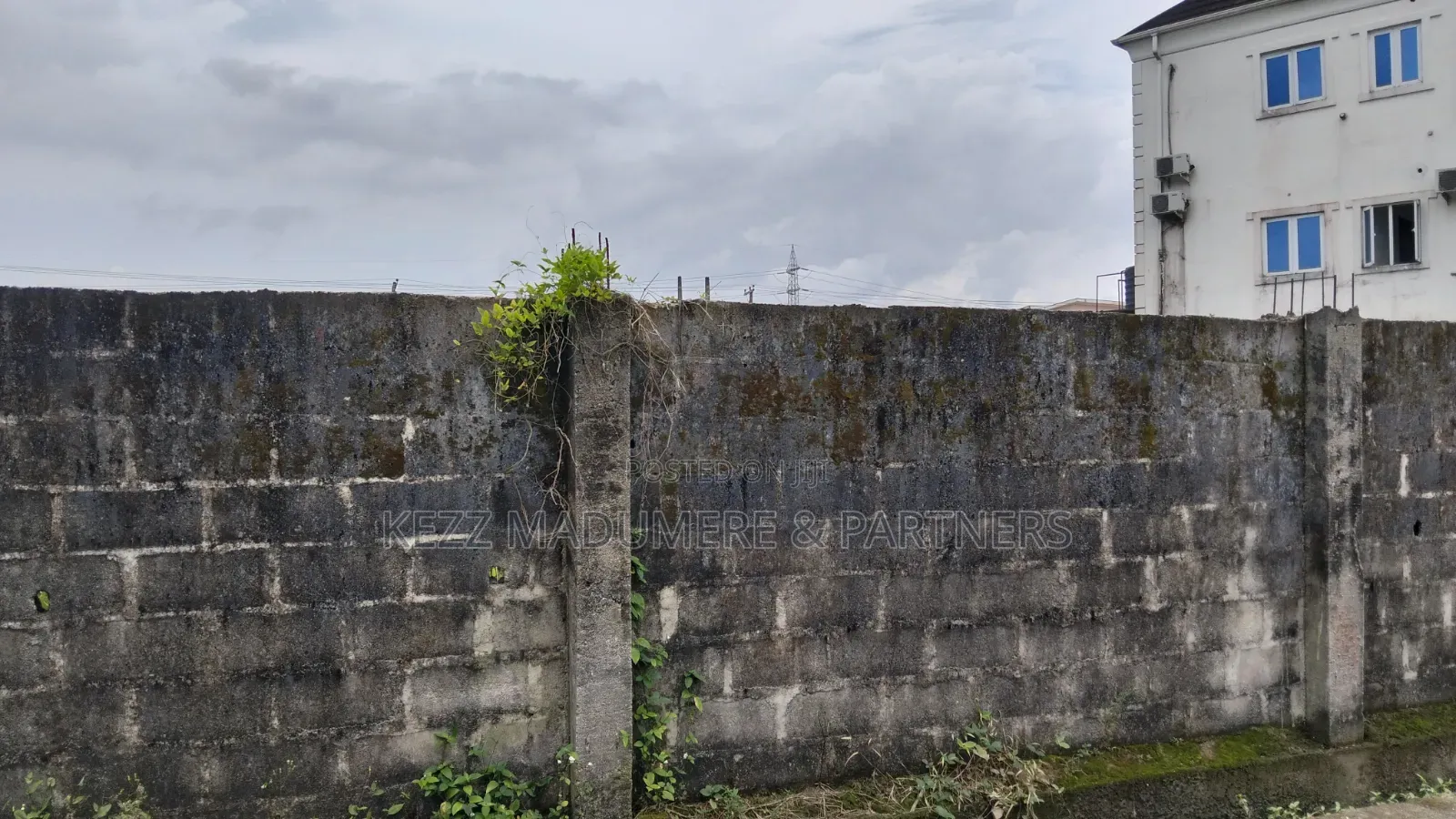 For Sale : 3 1⁄2 Plots With Old Building at D Line , Ph