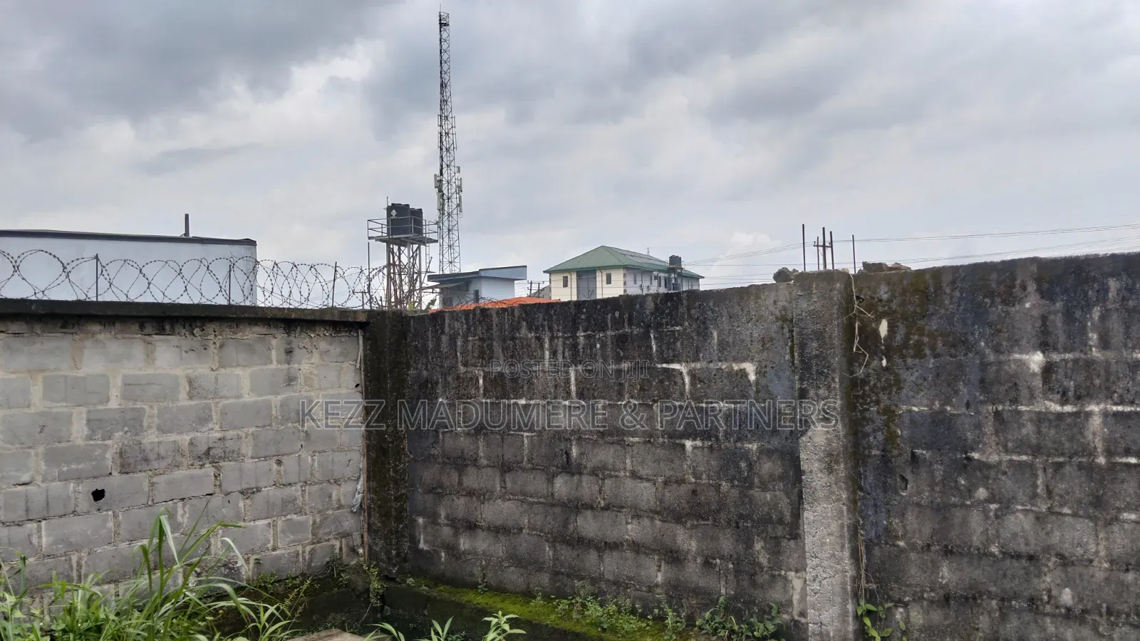 For Sale : 3 1⁄2 Plots With Old Building at D Line , Ph