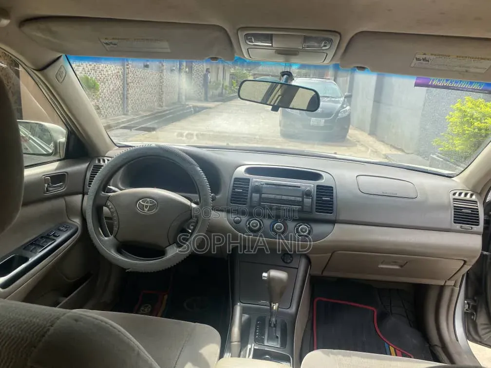 Toyota Camry 2005 Gray