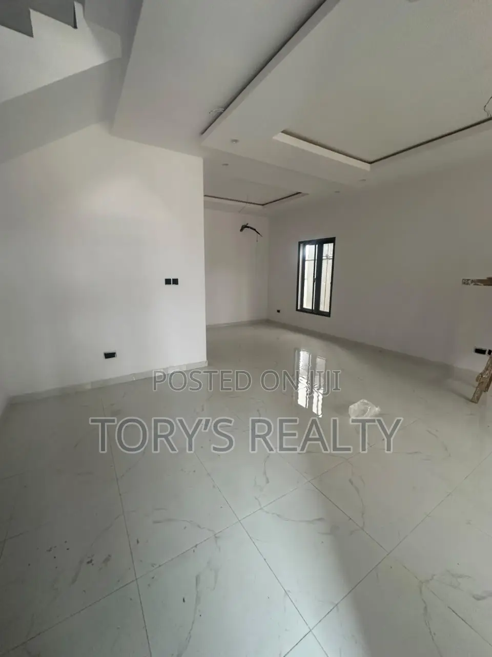 4bdrm Townhouse / Terrace in Osapa london for rent