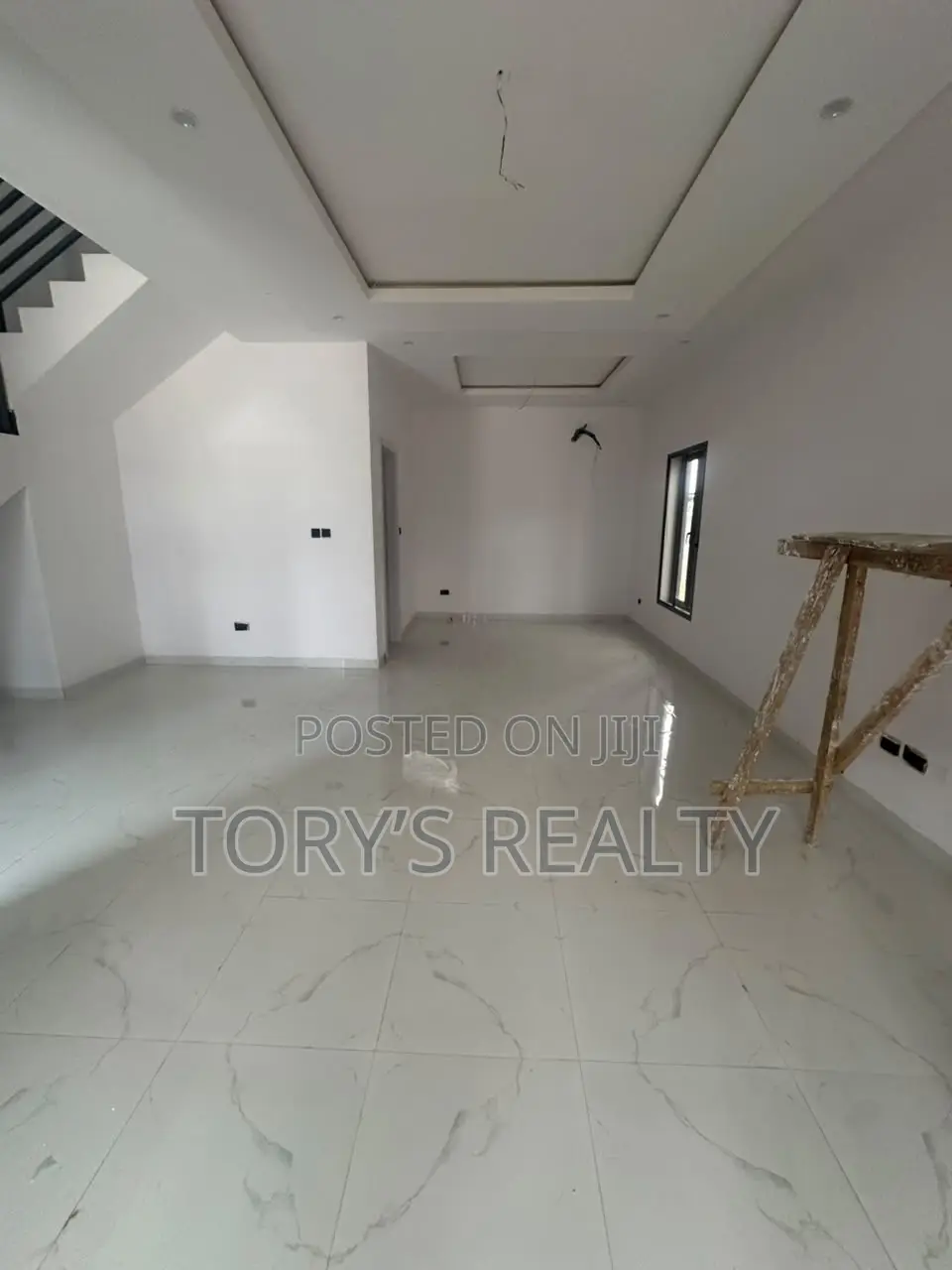 4bdrm Townhouse / Terrace in Osapa london for rent