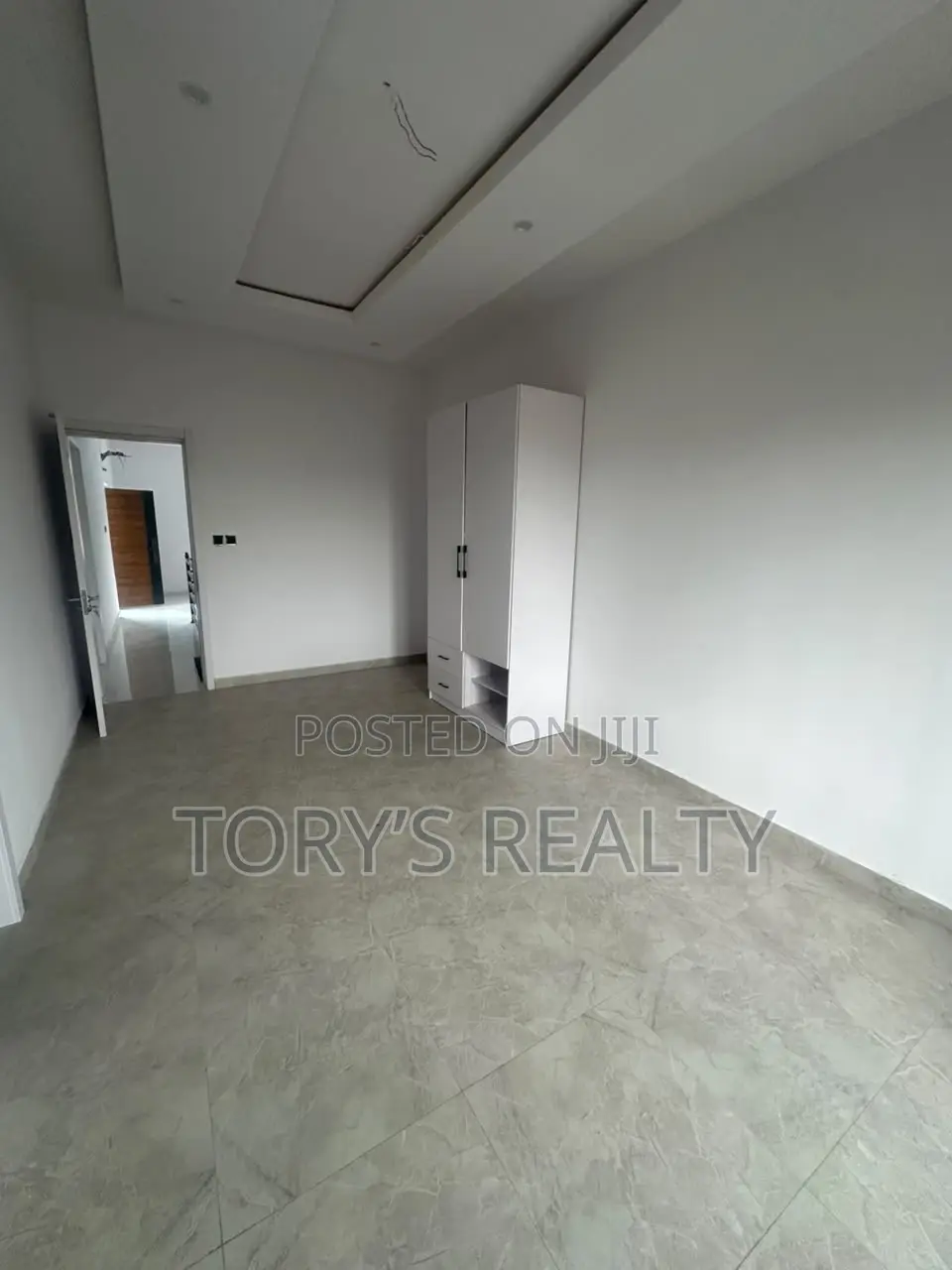 4bdrm Townhouse / Terrace in Osapa london for rent
