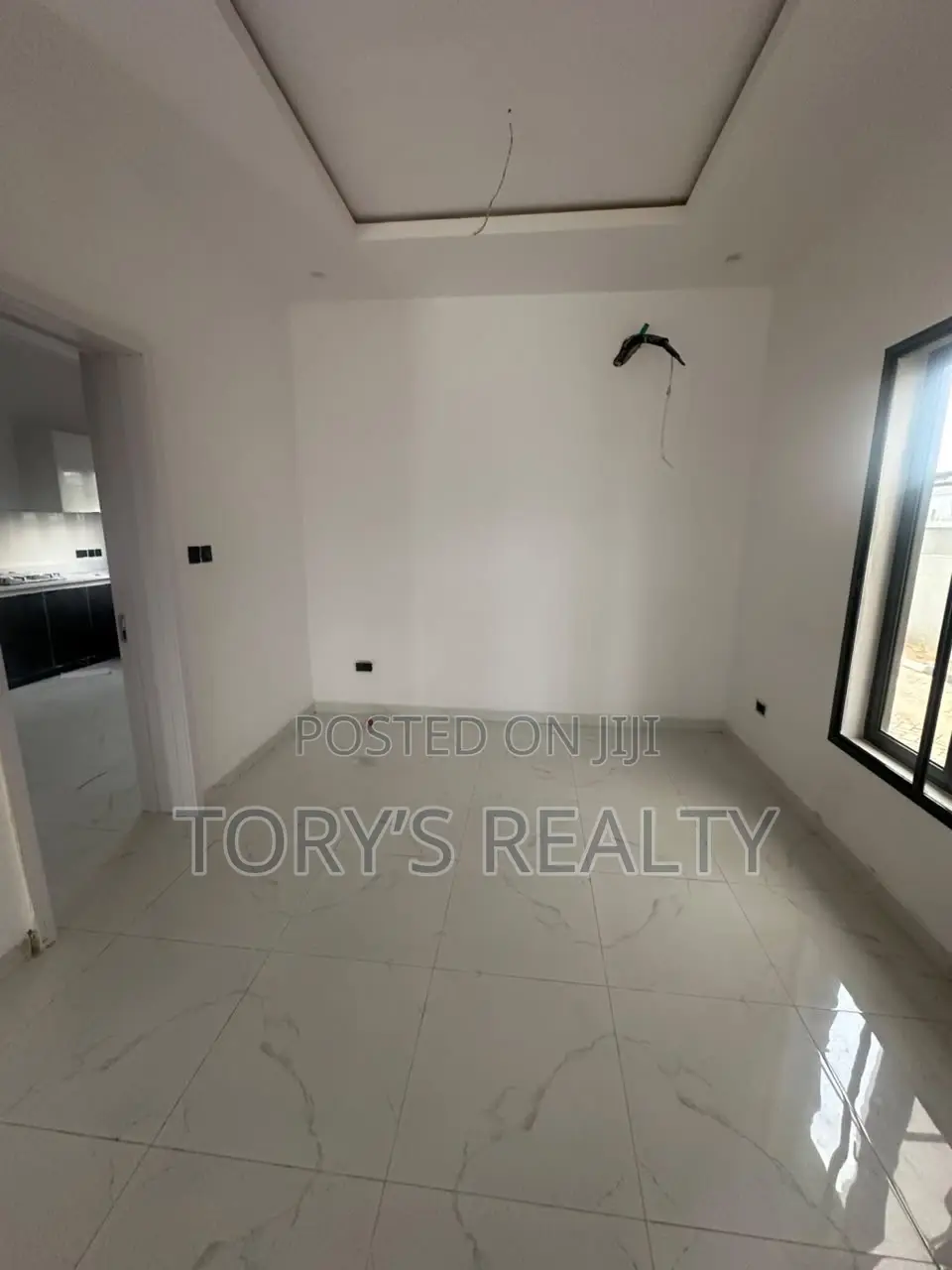 4bdrm Townhouse / Terrace in Osapa london for rent