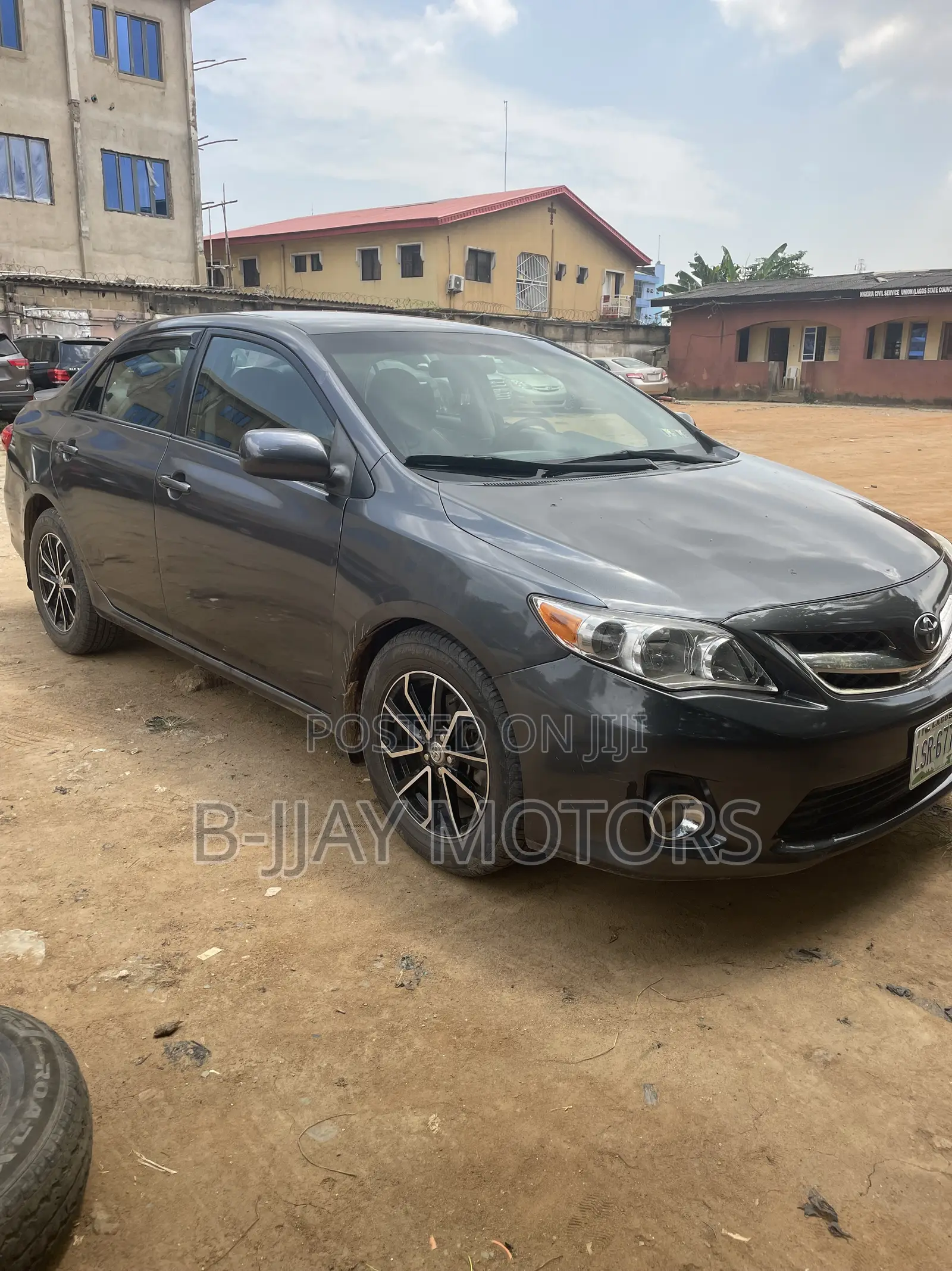 Toyota Corolla LE 4dr Sedan (1.8L 4cyl 4A) 2012 Gray