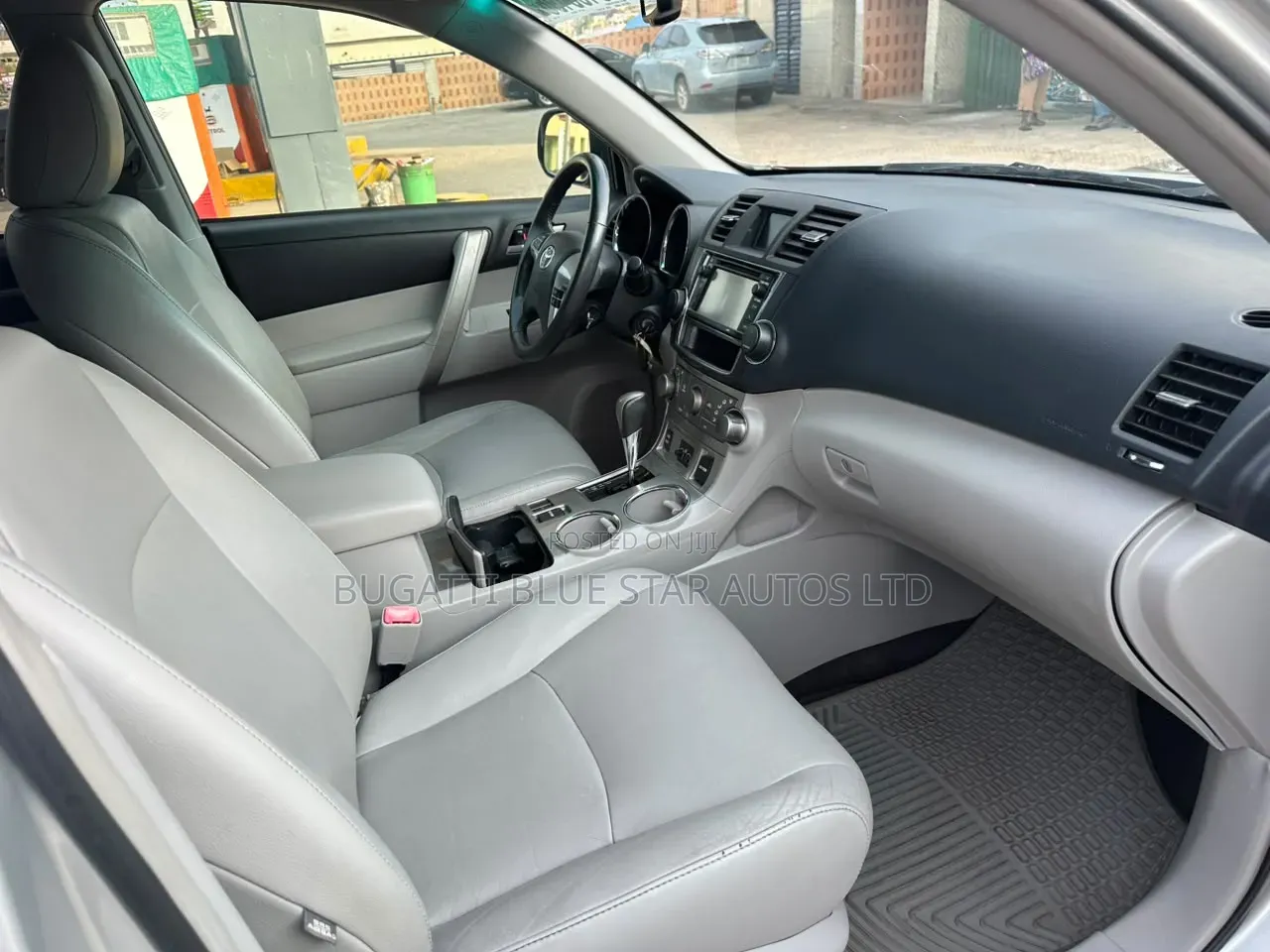 Toyota Highlander LE 4dr SUV (3.5L 6cyl 6A) 2014 Silver
