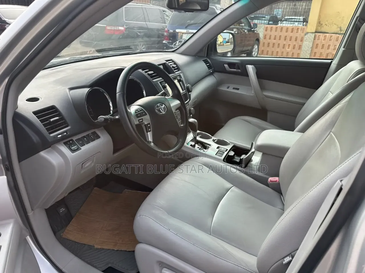 Toyota Highlander LE 4dr SUV (3.5L 6cyl 6A) 2014 Silver