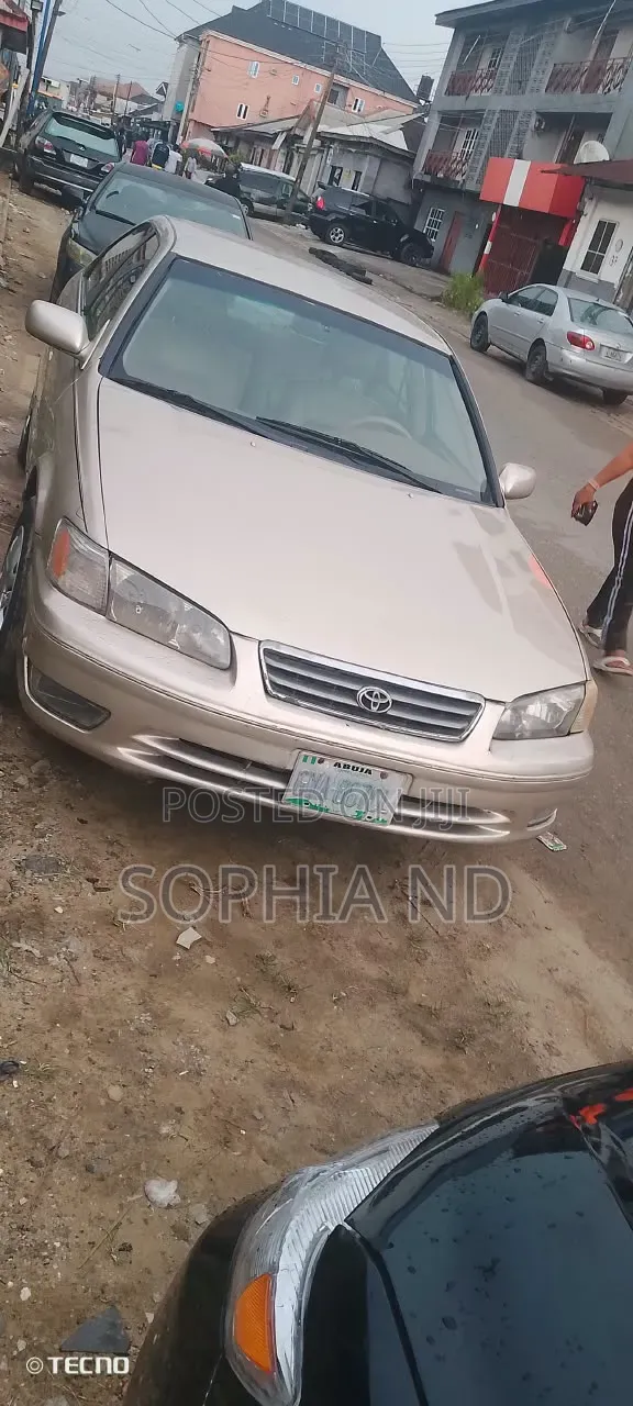 Toyota Camry 2002 Gold