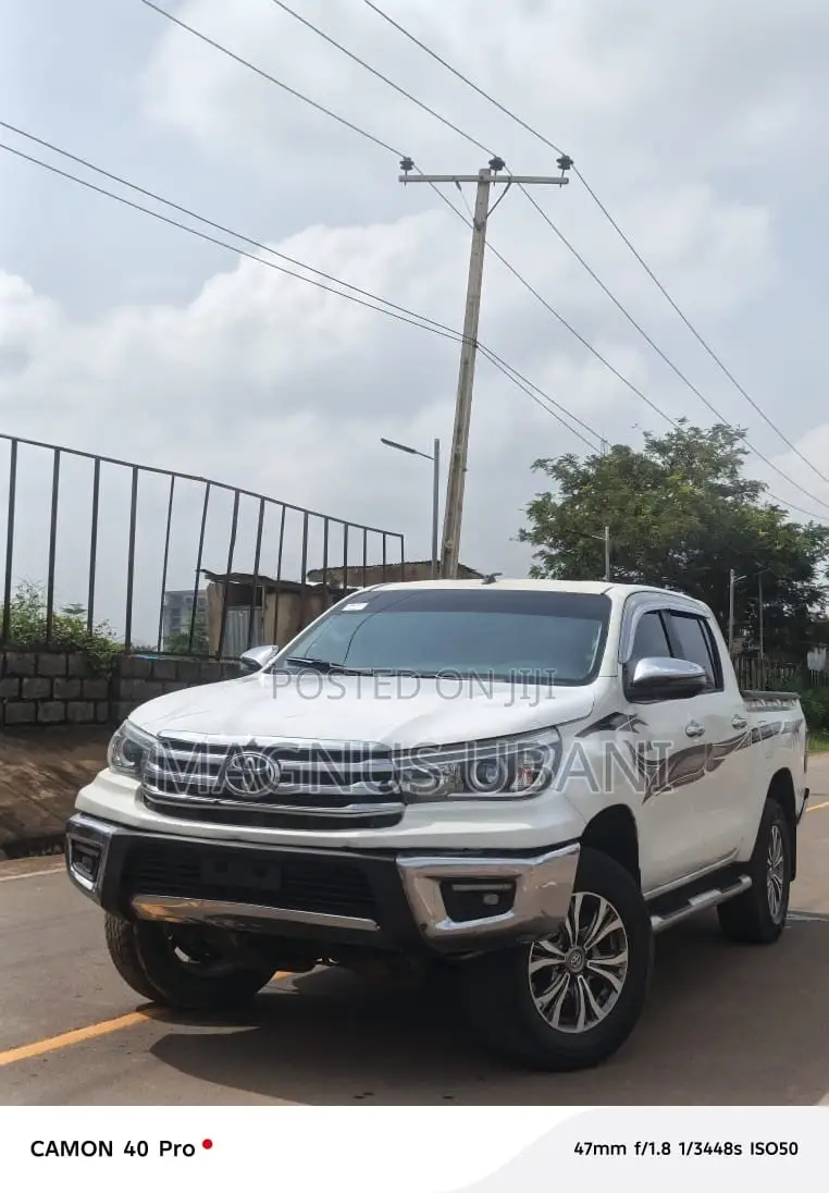 Toyota Hilux SR5 4x4 2017 White