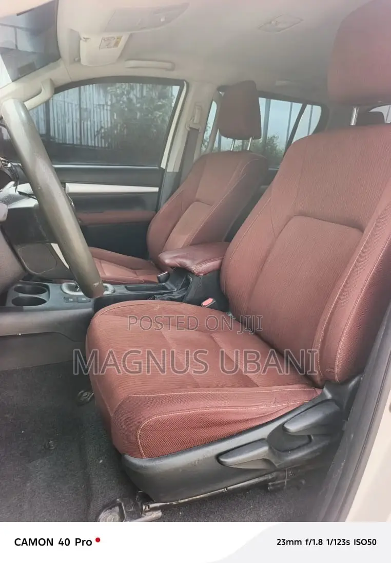 Toyota Hilux SR5 4x4 2017 White