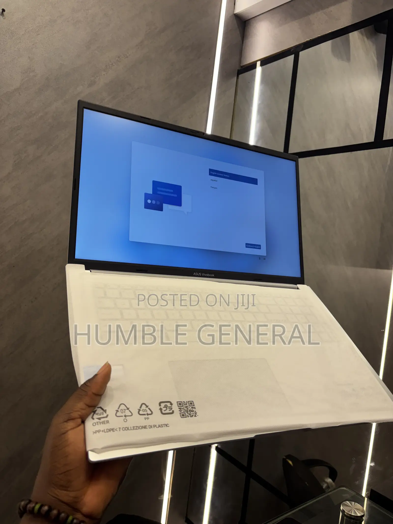 New Laptop Asus Vivobook 17 16GB Intel Core 7 SSD 1T