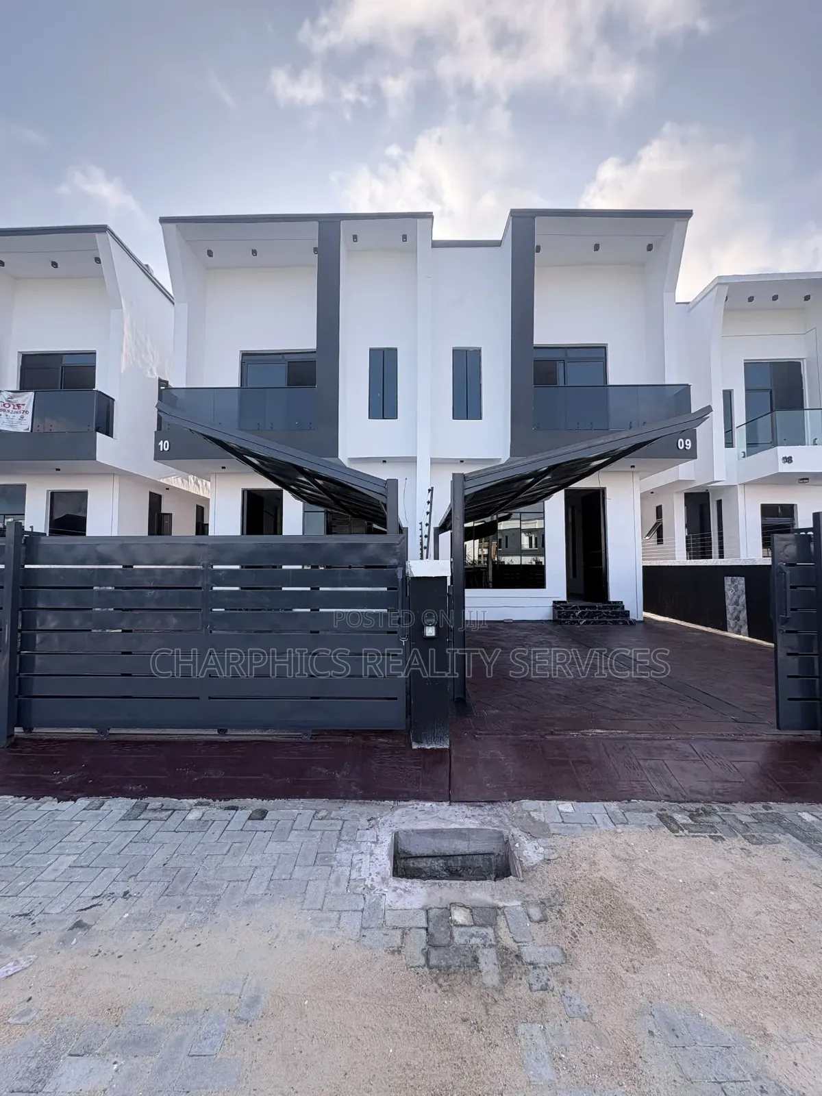 4bdrm Duplex in Lekki Phase 2 for sale