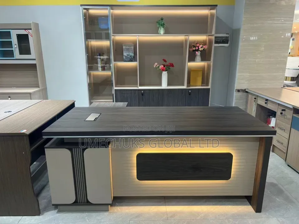Executive 1.6m Office Desk With Led Lights and Extension.